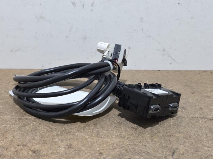 Conexión AUX-USB Mercedes GLC-Klasse