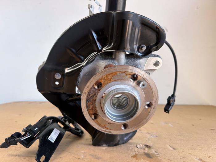 Knuckle, front right Mercedes CLA
