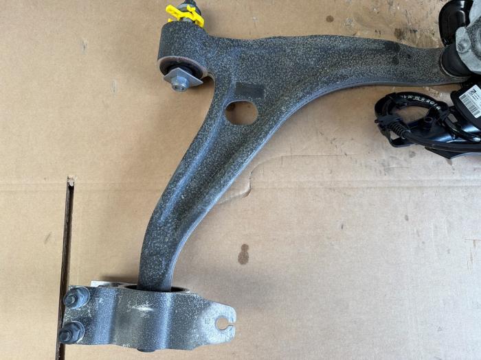 Knuckle, front right Mercedes CLA