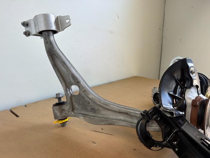 Knuckle, front right Mercedes CLA