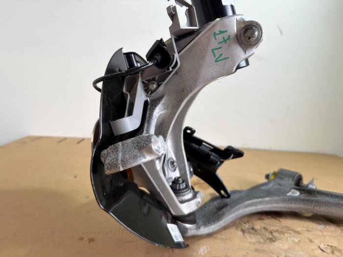 Knuckle, front left Mercedes CLA