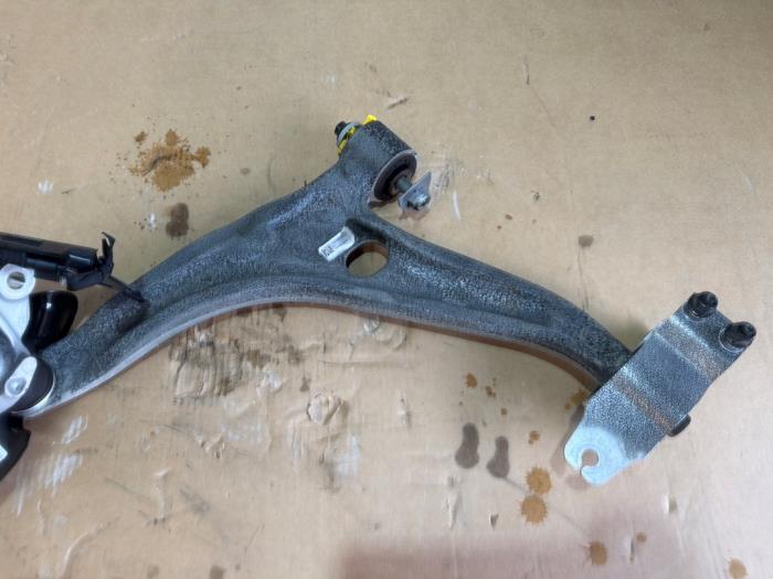 Knuckle, front left Mercedes CLA