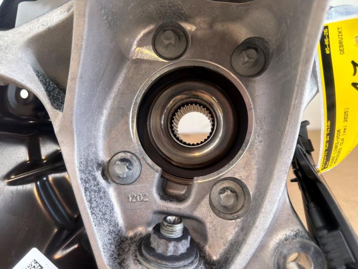 Knuckle, front left Mercedes CLA