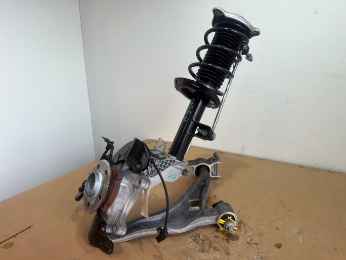 Knuckle, front right Mercedes CLA