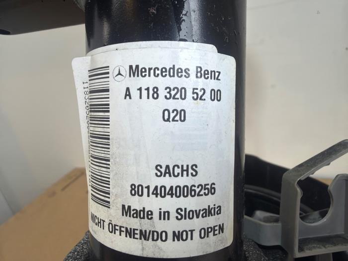 Knuckle, front right Mercedes CLA
