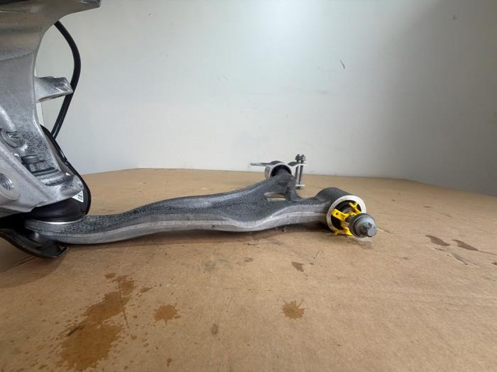 Knuckle, front right Mercedes CLA