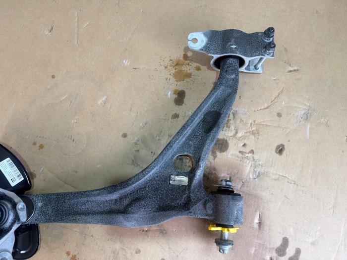 Knuckle, front right Mercedes CLA