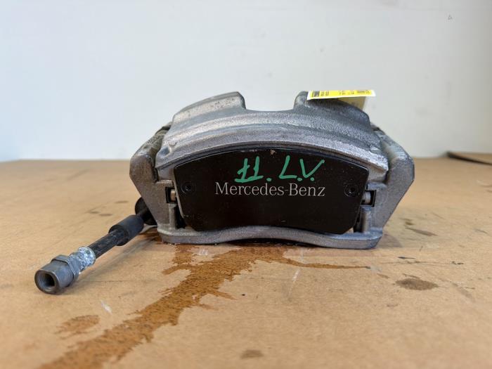 Zacisk hamulcowy lewy przód Mercedes CLA