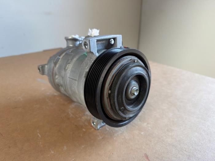 Pompe clim Mercedes CLA