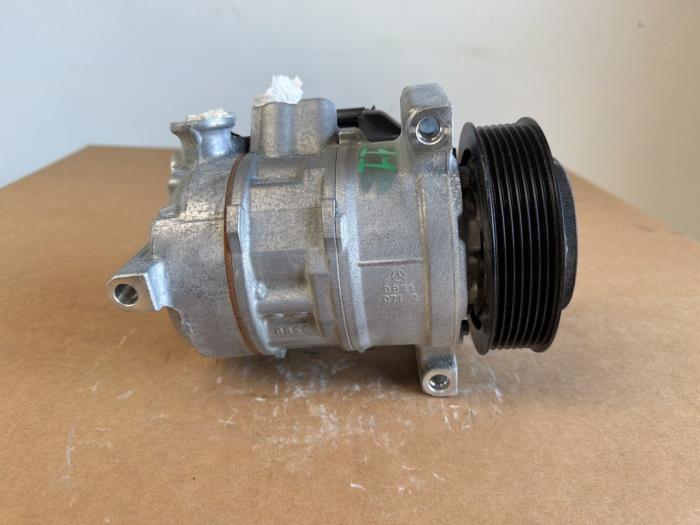 Pompe clim Mercedes CLA