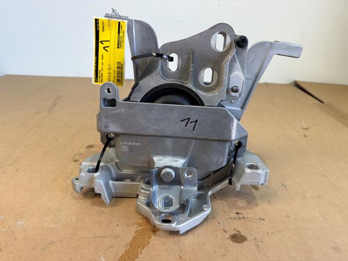 Engine mount Mercedes CLA