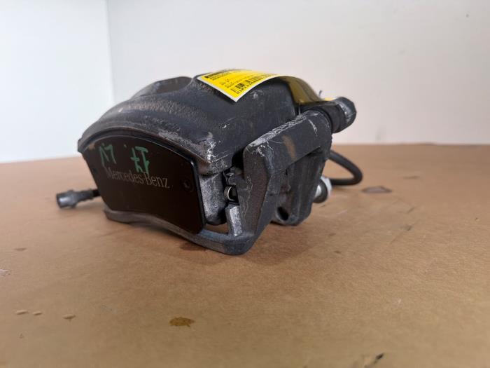Pinza de freno izquierda delante Mercedes CLA