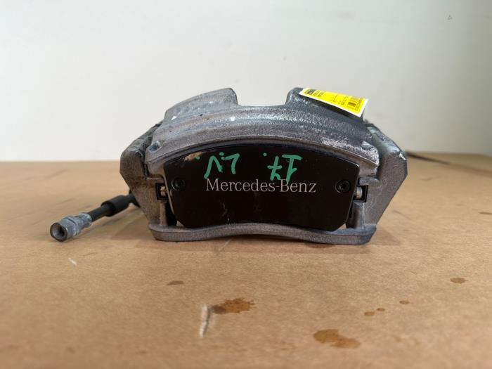 Pinza de freno izquierda delante Mercedes CLA
