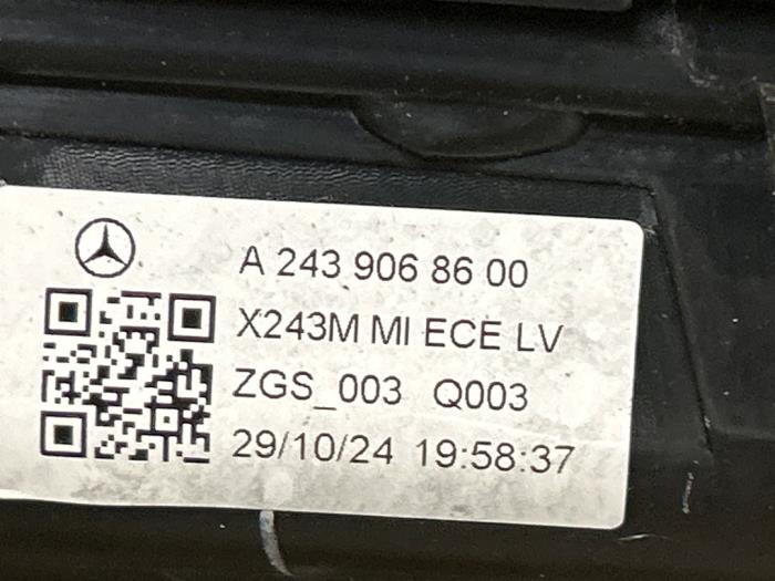 Achterlicht balk links + rechts Mercedes EQB