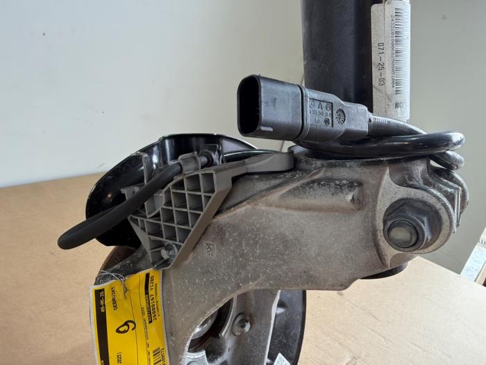 Knuckle, front right Mercedes EQB