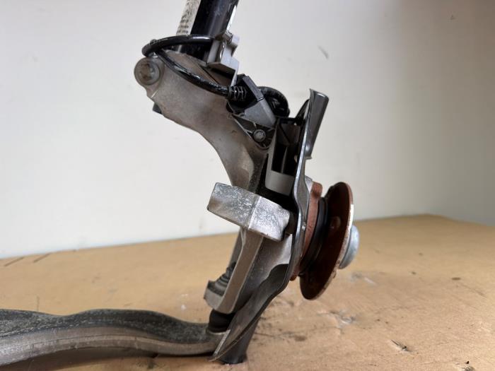 Knuckle, front right Mercedes EQB