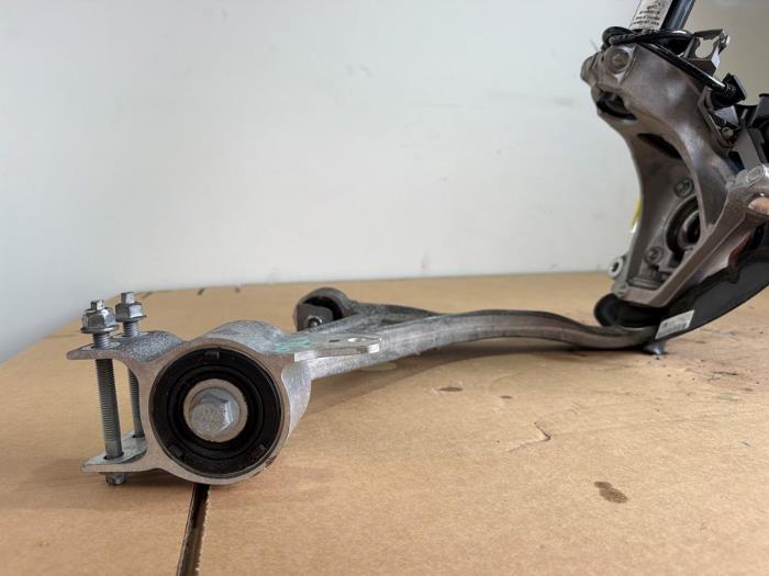 Knuckle, front right Mercedes EQB