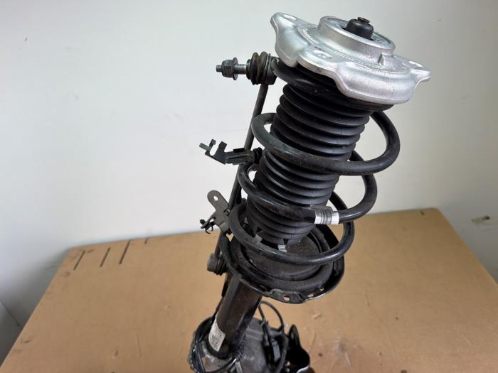 Knuckle, front right Mercedes EQB