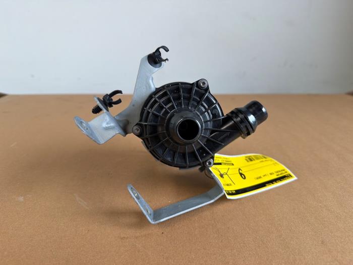 Water pump Mercedes EQB