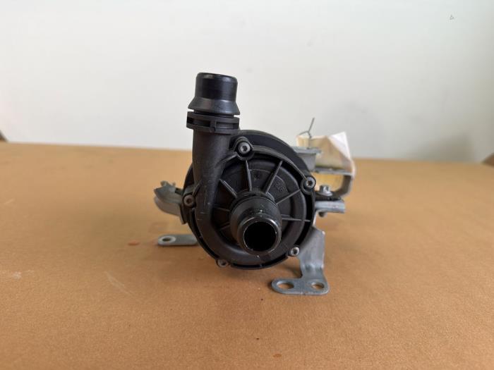 Extra waterpomp Mercedes EQB