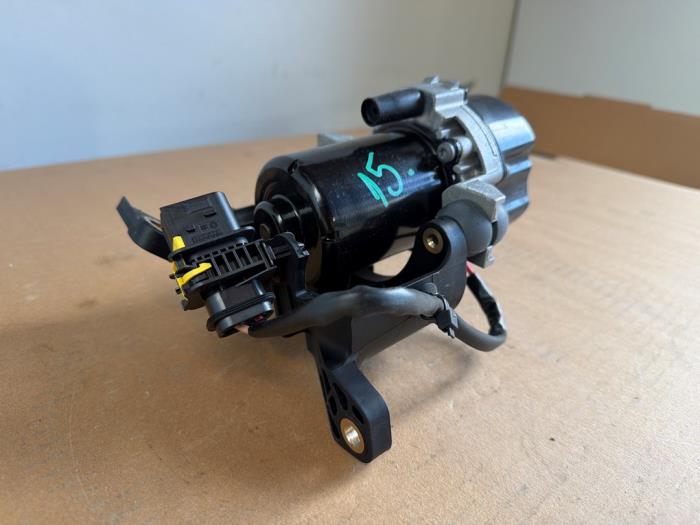 Varios Mercedes EQB