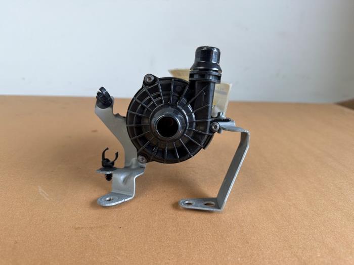 Waterpomp Mercedes EQB