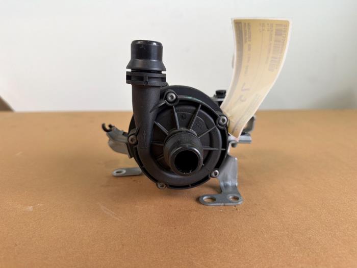 Waterpomp Mercedes EQB