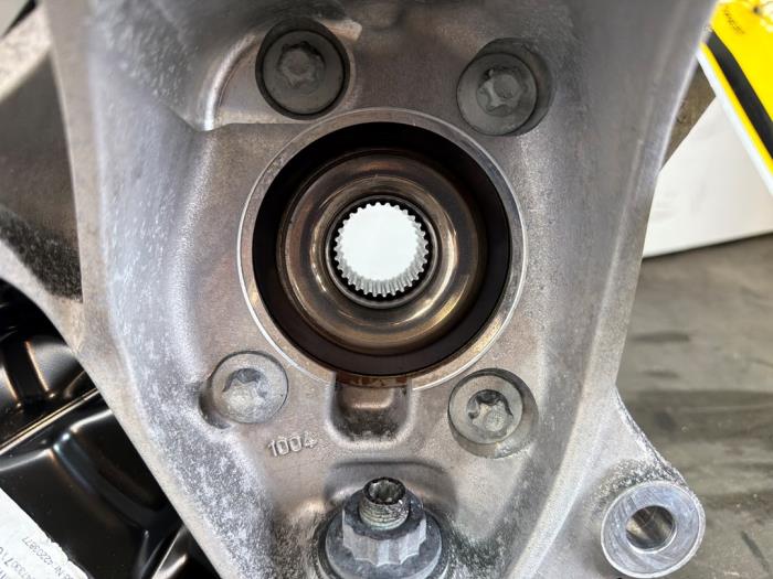 Knuckle, front left Mercedes GLA