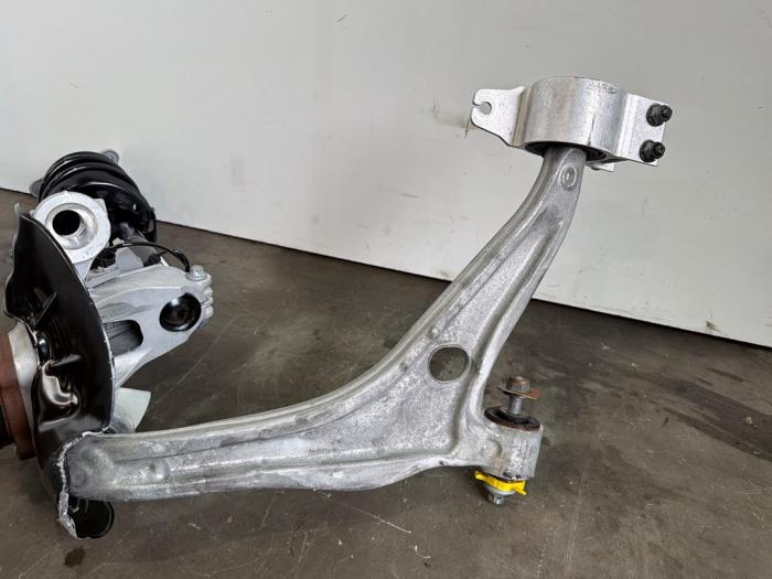 Knuckle, front left Mercedes GLA