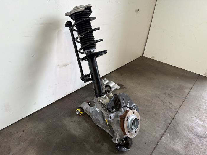 Knuckle, front left Mercedes GLA