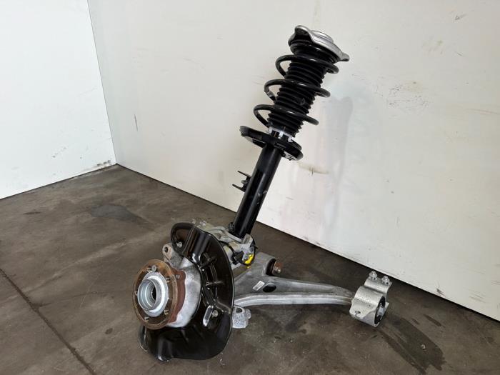 Knuckle, front left Mercedes GLA