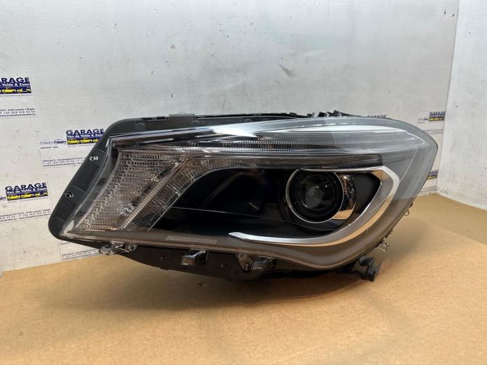 Koplamp links Mercedes CLA