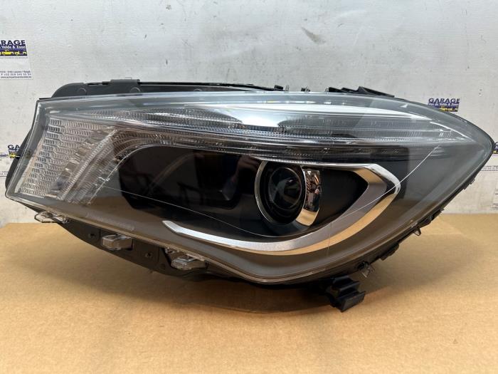 Koplamp links Mercedes CLA
