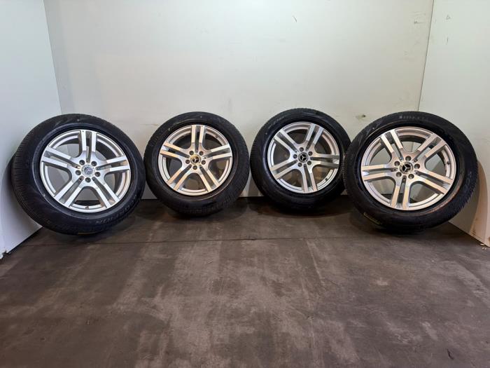 Juego de llantas deportivas + neumáticos Mercedes GLB-Klasse
