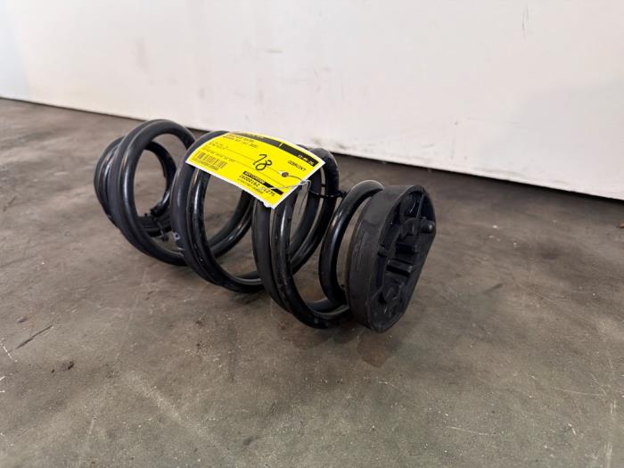 Schroefveer achter Mercedes GLA