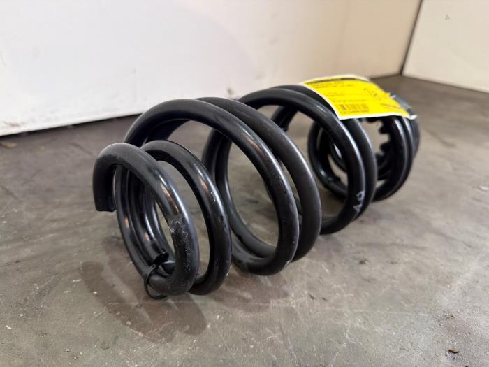 Schroefveer achter Mercedes GLA