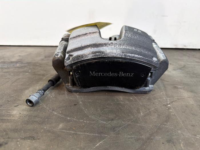 Zacisk hamulcowy lewy przód Mercedes GLA