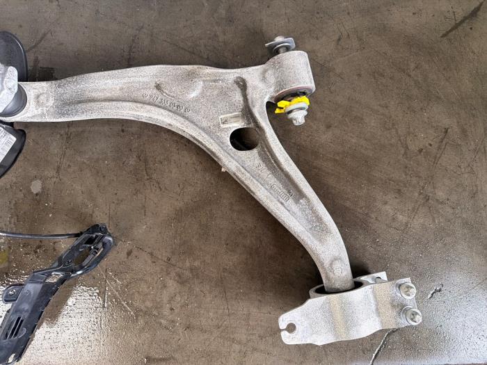 Fusee links-voor Mercedes CLA