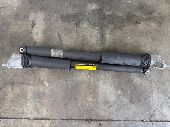 Shock absorber kit Mercedes CLA