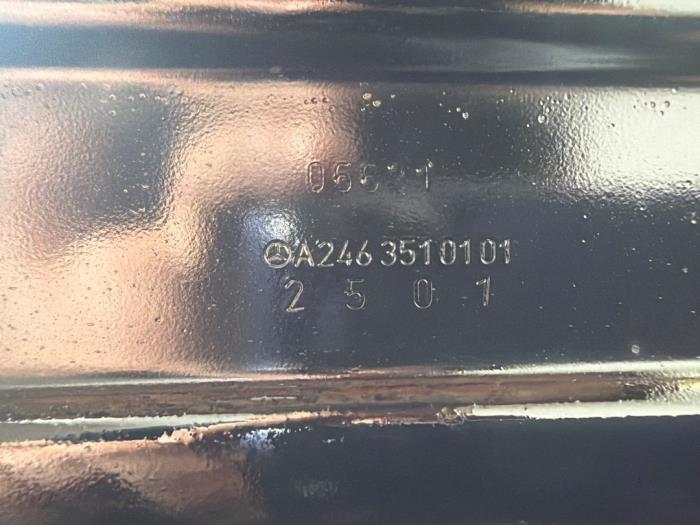 Os tylna napedu na przednie kola Mercedes CLA