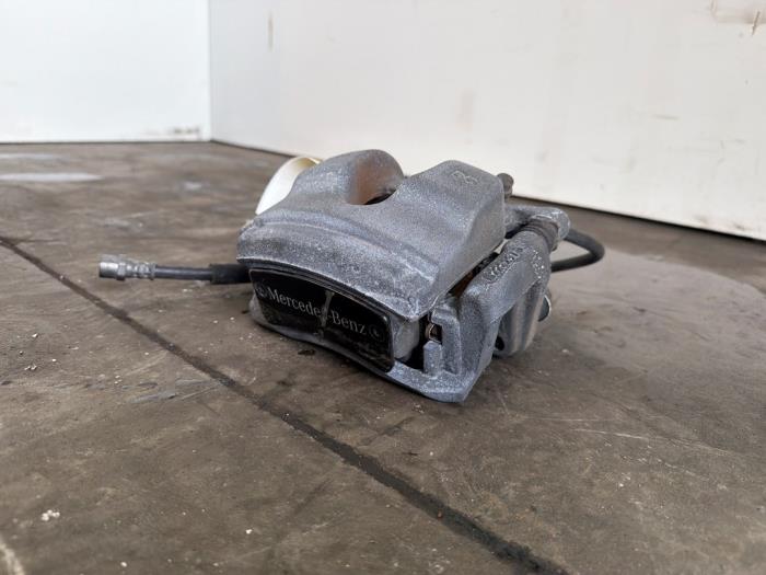 Remklauw (Tang) links-voor Mercedes CLA