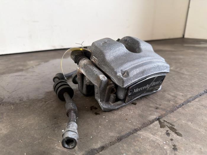 Remklauw (Tang) links-voor Mercedes CLA