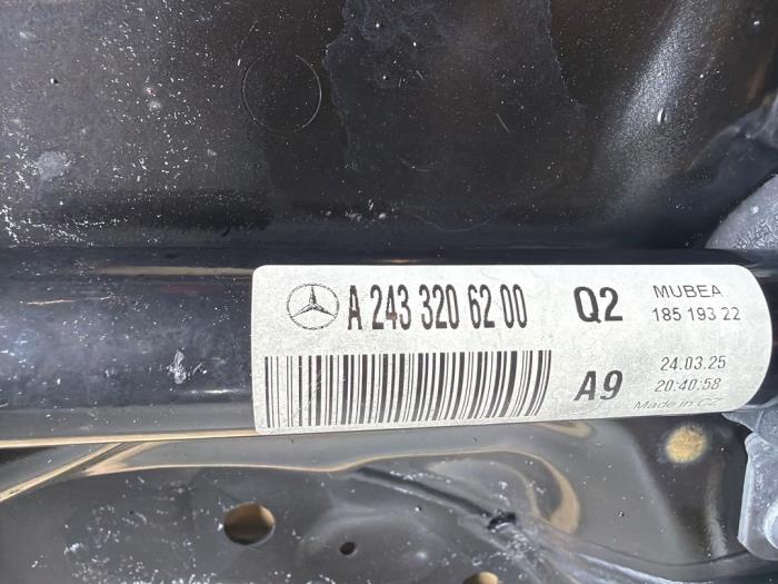Subchasis Mercedes EQB