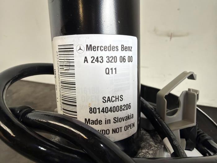 Knuckle, front right Mercedes EQB