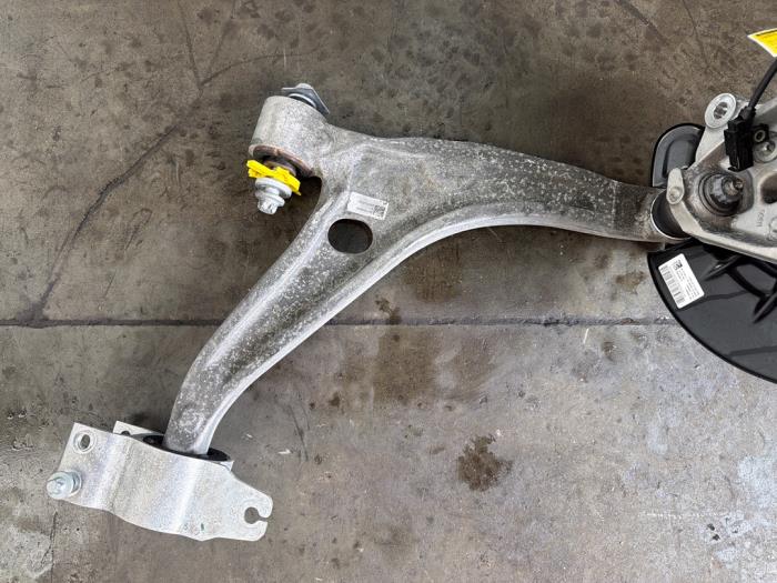 Knuckle, front right Mercedes EQB