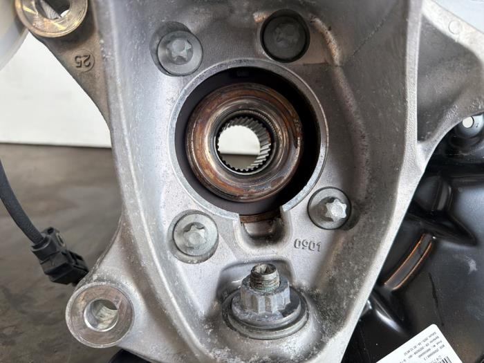 Knuckle, front right Mercedes EQB