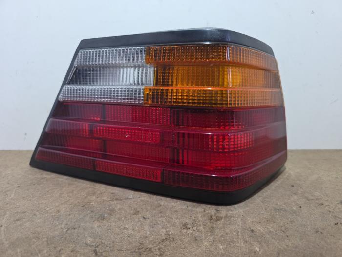 Feu arrière droit Mercedes E-Klasse