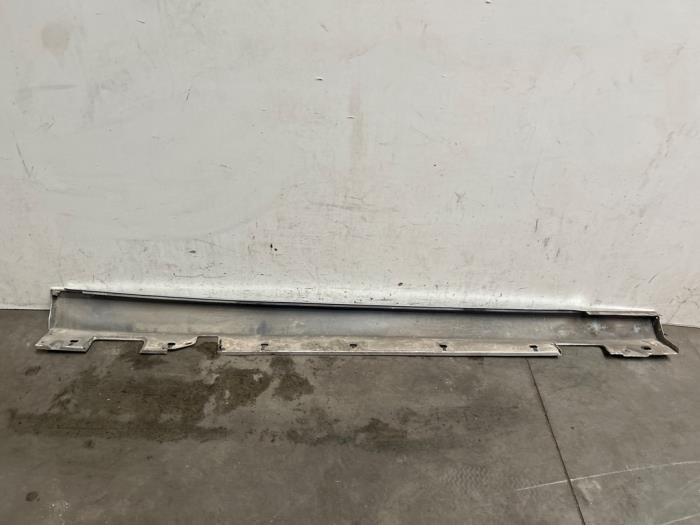 Sill, left Mercedes E-Klasse