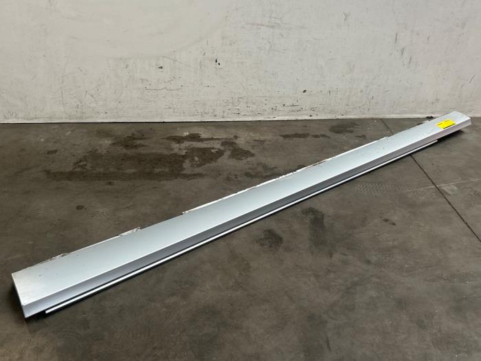Sill, left Mercedes E-Klasse