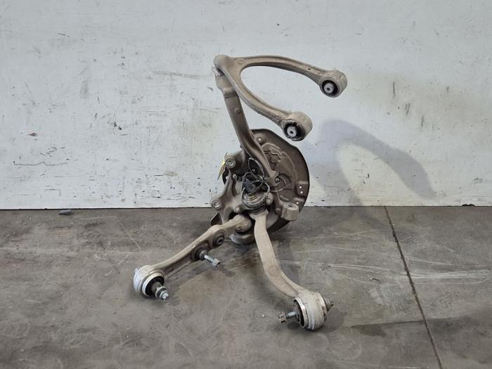 Fusee links-voor Mercedes C-Klasse